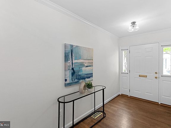 4th image of 2075 Hopewood Dr
