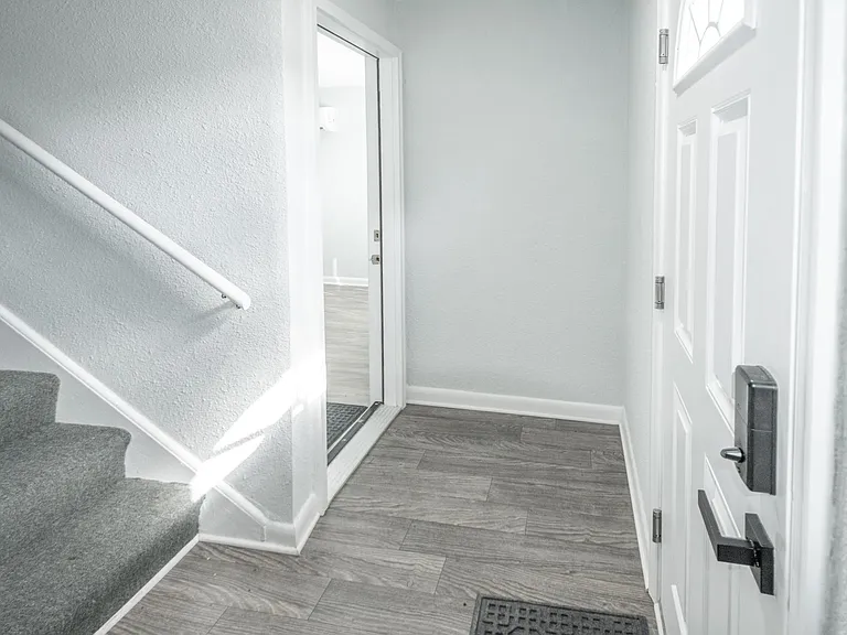 1208 W. Ocean View Apts — Photo 23