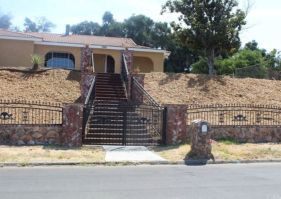 1st image of 2560 Loveland Dr