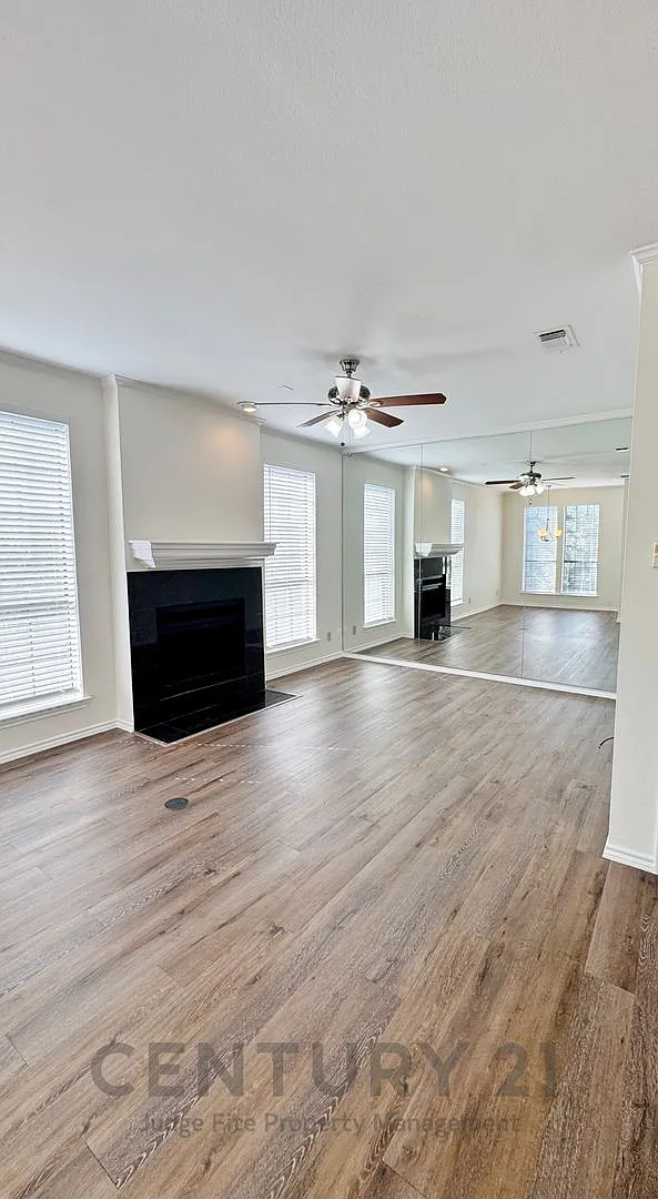 Desirable 2-Story, 2/2.5 in University Park For Rent! — Photo 2