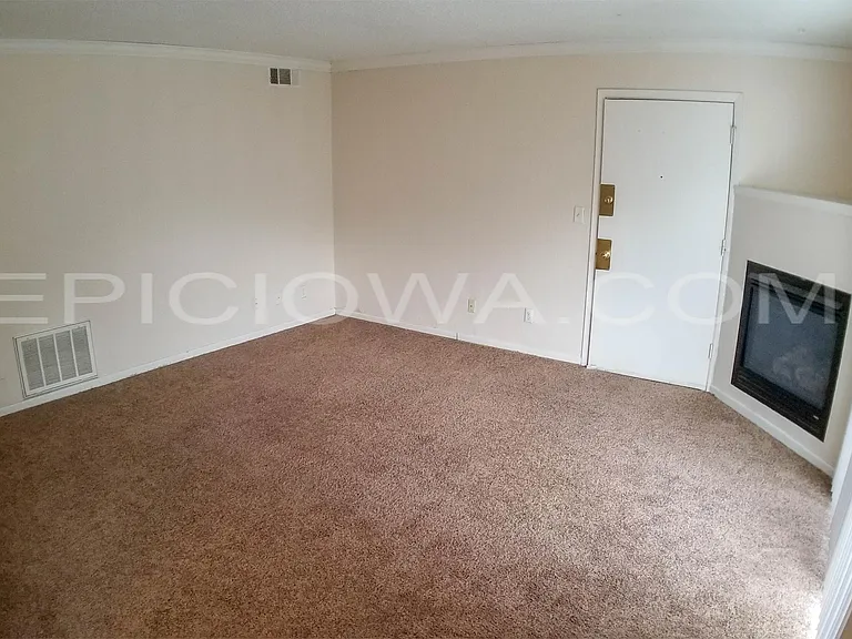 1228 O Avenue Pl NE — Photo 3