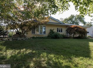 5 Beechtree Rd, Levittown, PA 19057