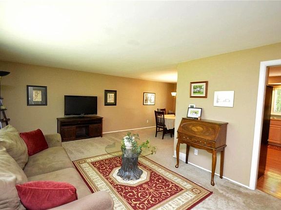 5th image of 44 Willowbend Dr