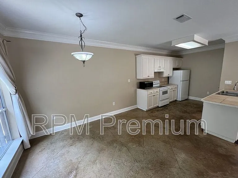 5557 Arialo Dr — Photo 11