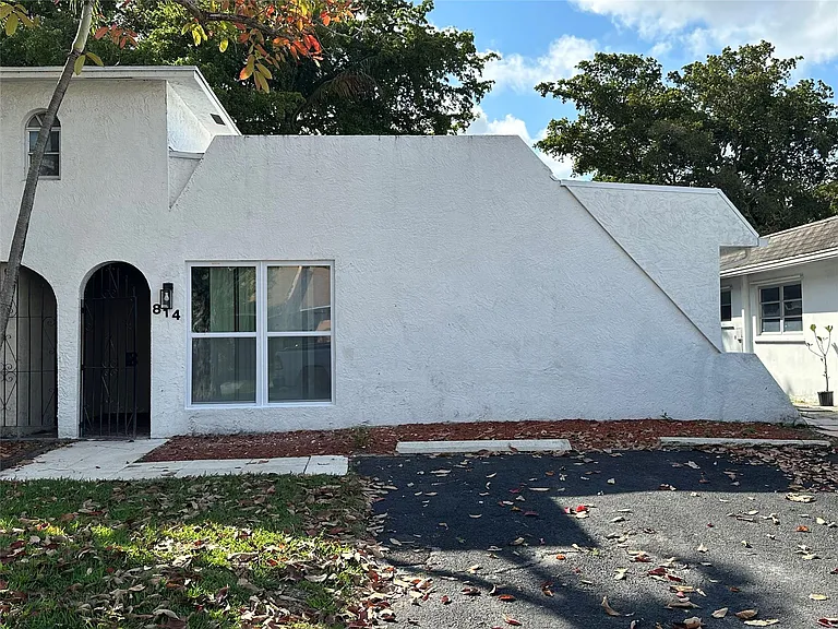 814 SW 12th Pl — Photo 33