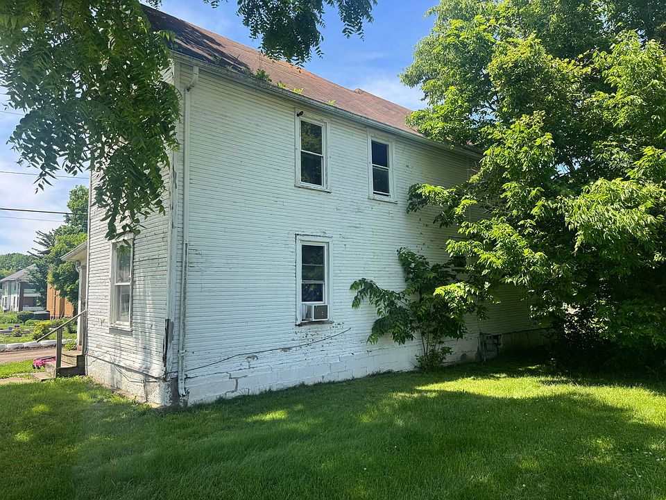 2nd image of 122 Prairie Ave