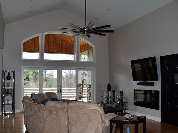 4th image of 145 Saint Clair Ct