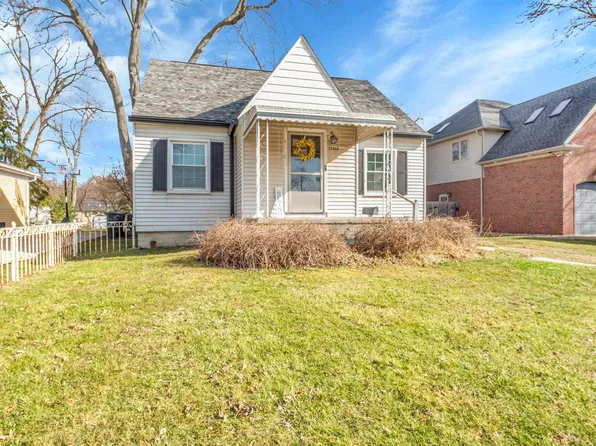 22605 Violet St, Saint Clair Shores, MI 48082