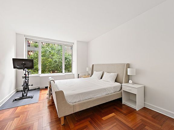 5th image of 220 Riverside Blvd #4B