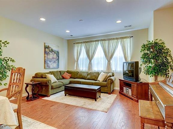 3rd image of 9 Ebersohl Cir #5