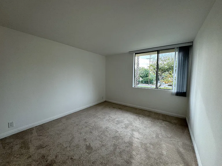 12221 San Vicente Blvd — Photo 25