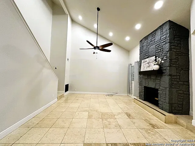 2 bed, 2.5 bath, 1450 sqft, $1,500 — Photo 3