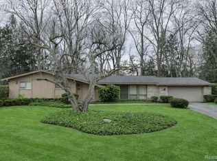 6974 Woodside Trl, West Bloomfield, MI