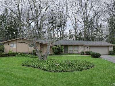 6974 Woodside Trl, West Bloomfield, MI, 48322