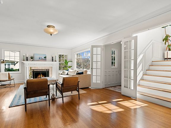 5th image of 2237 NE Regents Dr