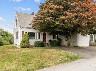 16 Narragansett Ave, Tiverton, RI 02878