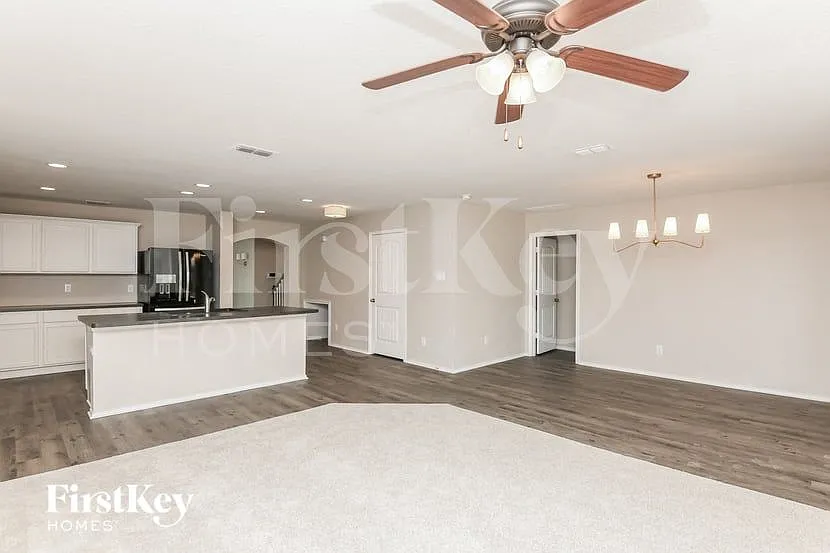 4 bed, 3.0 bath, 2578 sqft, $2,970 — Photo 3