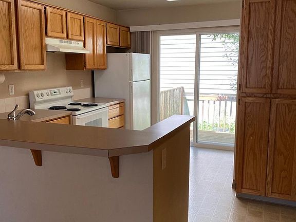 Kitchen Pantry & Cabinets