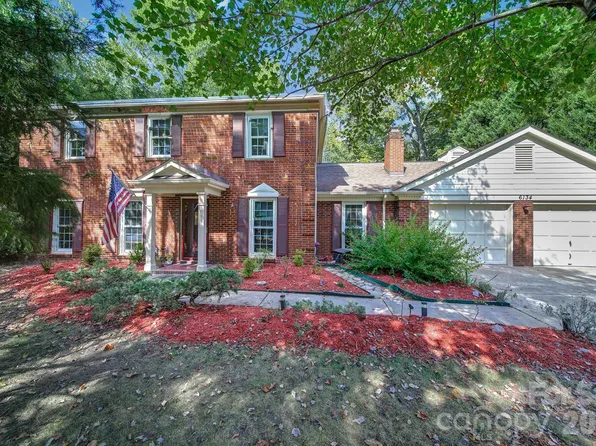 6134 Hickory Forest Dr, Charlotte, NC 28277