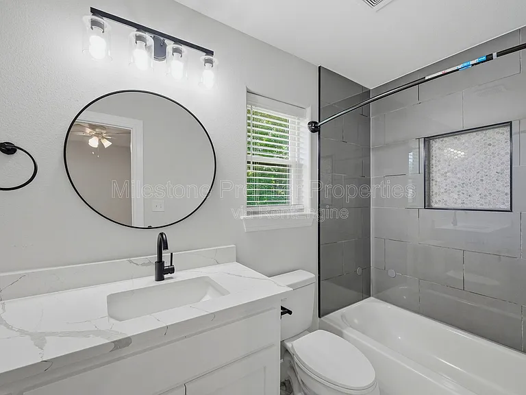 931 W Collins St — Photo 18