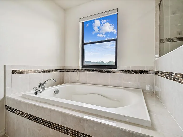 11027 Tahiti Isle Ln — Photo 19