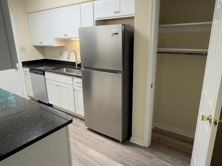 303 Green St #2 — Photo 22