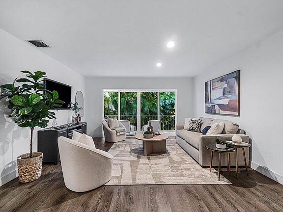 4th image of 301 Venetian Drive #14