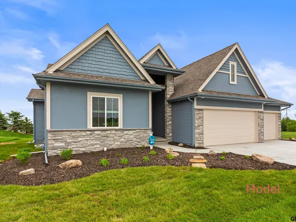 12555 Quail Dr, Bellevue, NE 68123