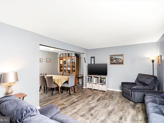 3rd image of 397 Jefferson Dr