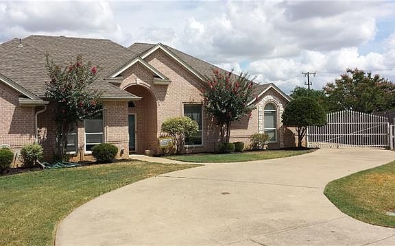 2nd image of 3201 Thornbird Ln