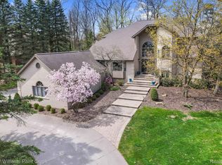 1865 Archers Pointe, Rochester Hills, MI 48306