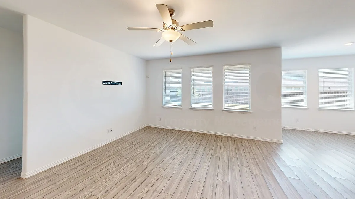 4 bed, 2.0 bath, 1870 sqft, $2,550 — Photo 3