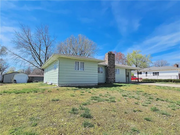 115 N Spruce St, Garnett, KS 66032