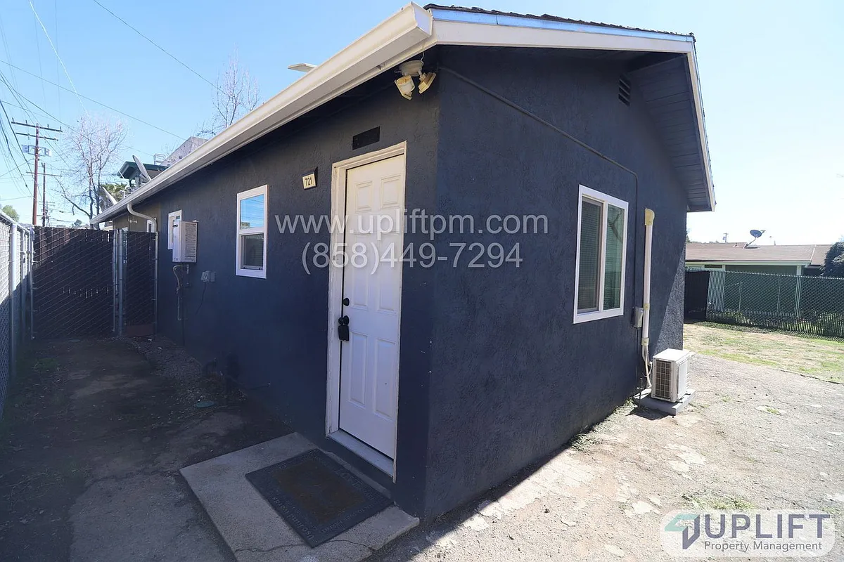 Building Photo - 721 D St