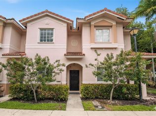 8805 S Isles Cir, Tamarac, FL 33321