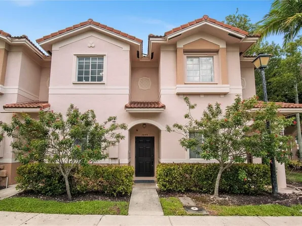 8805 S Isles Circle, Tamarac, FL 33321