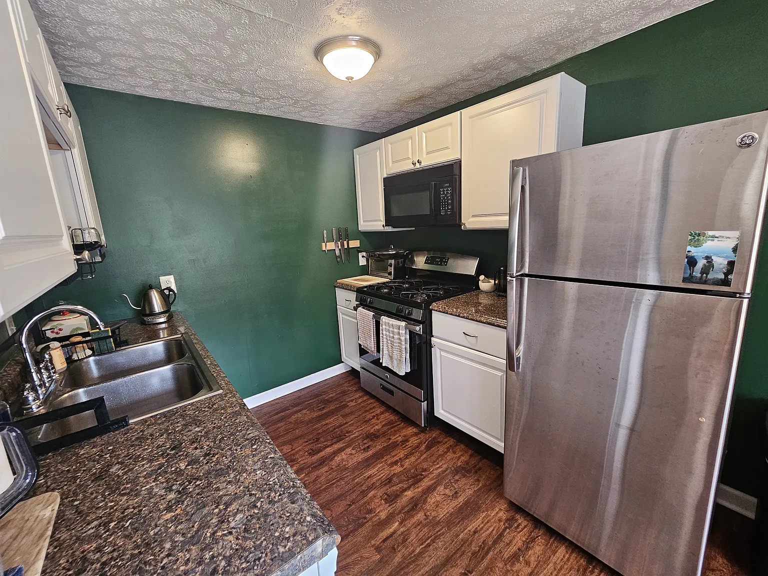 3 bed, 1.5 bath, 1200 sqft, $1,550 — Photo 1