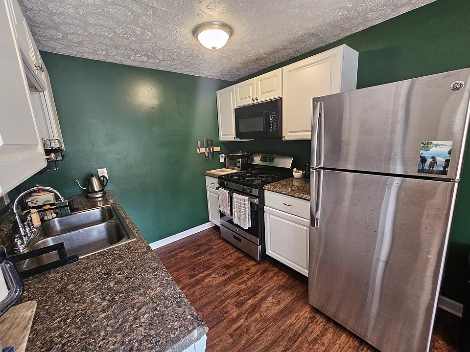 100 Carriage Ct