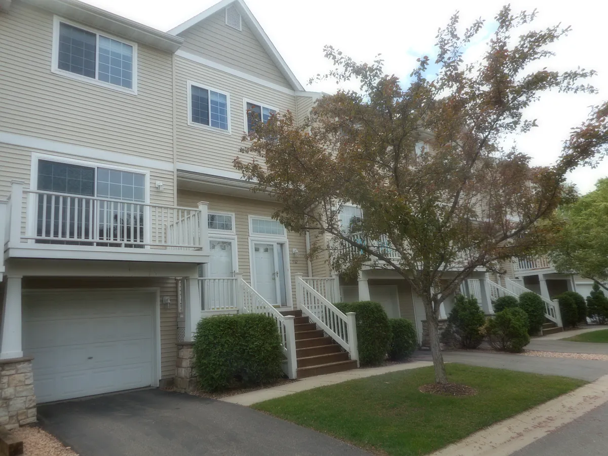 Building Photo - 564 Willoughby Way W