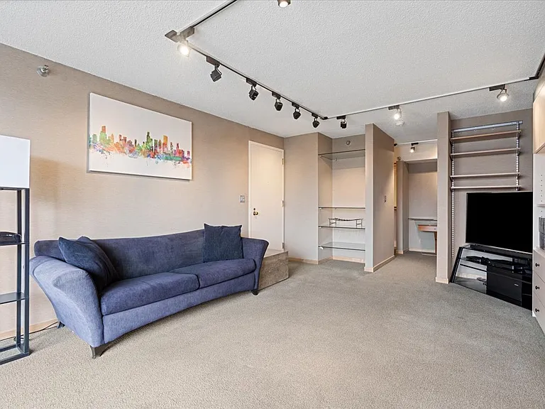 111 W Maple St #2012 — Photo 7