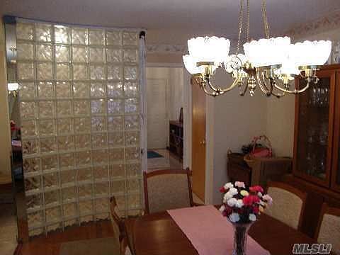 4th image of 15 Martha Ln