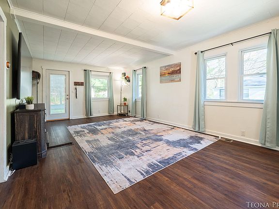 3rd image of 221 Bridge Rd