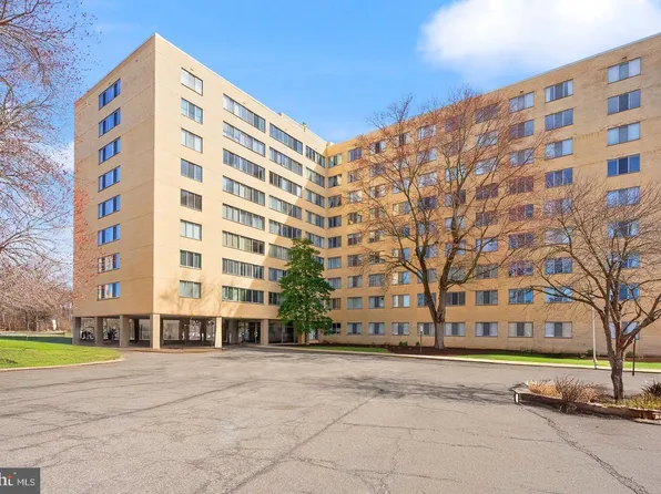 6631 Wakefield Dr APT 804, Alexandria, VA 22307