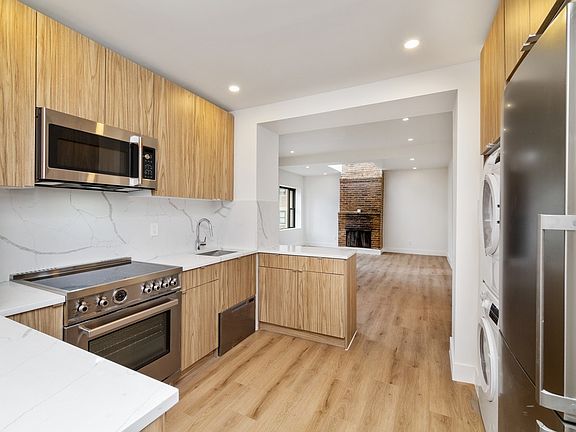 3rd image of 138 E 38th St #Penthouse 2