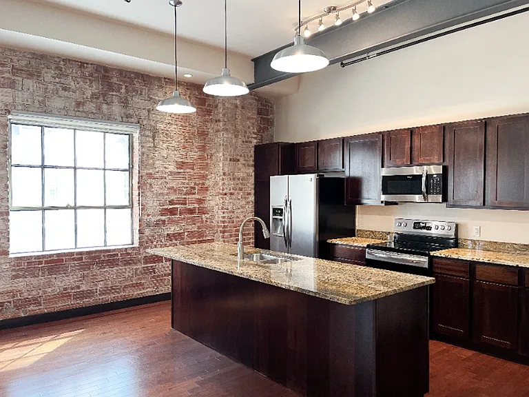 Urban Sophistication at the Detroit Lofts — Photo 3