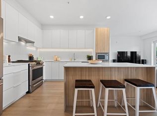 2450 Garden Dr #504, Vancouver, BC V5N4Y6