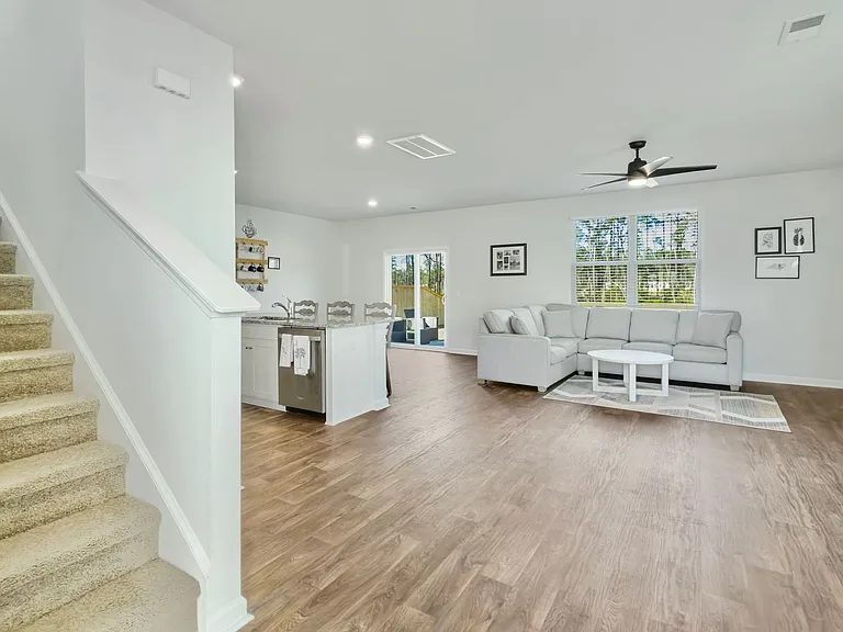 298 Watersglen Dr — Photo 5