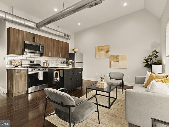 2nd image of 1605 F St NE APT 4