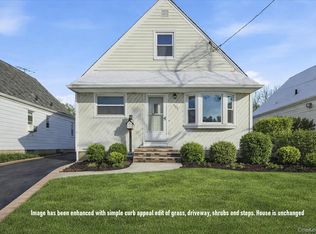 537 8th Avenue, New Hyde Park, NY 11040