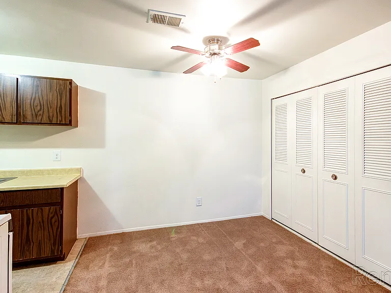 The Glens Apartments — Photo 16